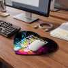 Mousepad corazón personalizado 23 x 22 cm con sobre un escritorio de madera