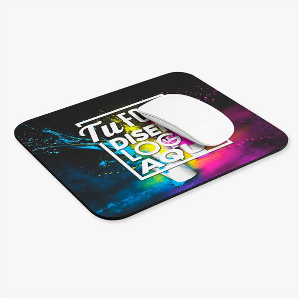 Mousepad Personalizado 22 x 18 cm con diseño a todo color siendo utilizado con un mouse clásico