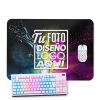 Mousepad Personalizado 49 x 37,5 cm mostrando su gran espacio de deslizamiento junto a un teclado
