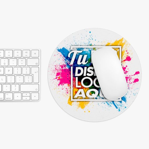 mousepad redondo personalizado 23 cm junto a un teclado y mouse mostrando su proporción ideal