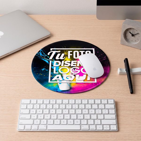 Mousepad redondo personalizado 25 cm decorando un escritorio moderno con accesorios