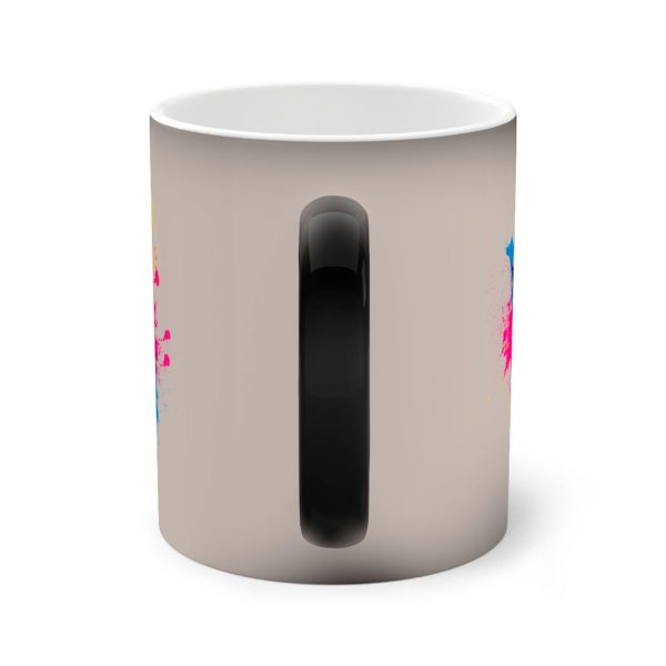 Taza Mágica Personalizada 11 oz 325 ml Vista Asa Vista posterior enfocada en el asa de la taza mágica personalizada 11 oz 325 ml completamente expuesta al calor, revelando los bordes del estampado lateral.