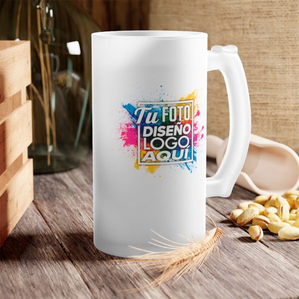 Vaso shopero personalizado 16 oz 470 ml en ambiente rústico sobre mesa de madera con pistachos